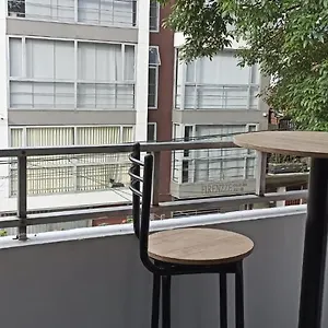 apartamento-con-balcon-laureles-estadio-apartment.colombiamedellinhotels.com/